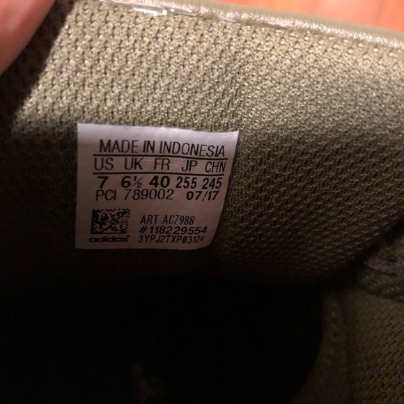 Adidas pro model size 7 - Picture 4 of 4